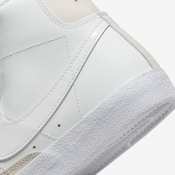 Kids' Nike Blazer Mid 77 Older Sneakers White / Light Brown / White | NK592QMS