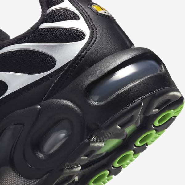 Men's Nike Air Max Plus Sneakers Black / Green / Metal Silver / Black | NK071JZO