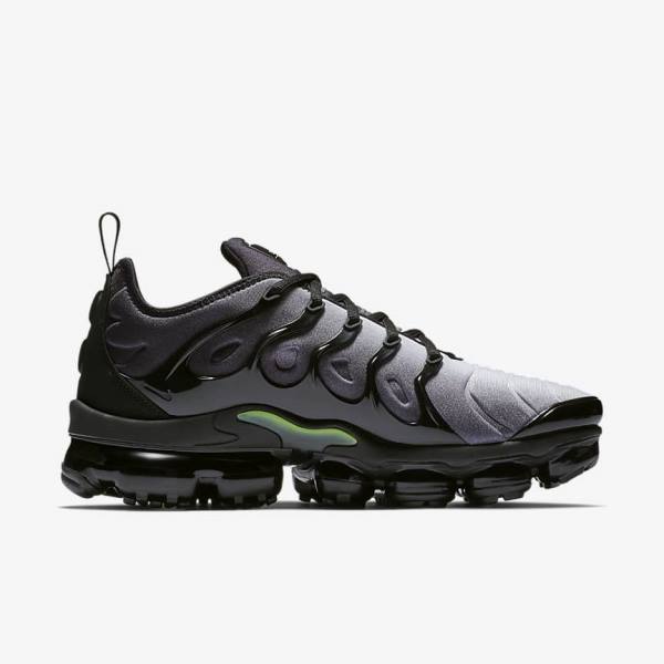 Men's Nike Air VaporMax Plus Sneakers Black / White | NK732ZBK