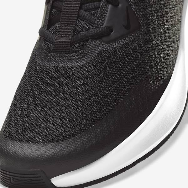 Men's Nike MC Trainer Training Shoes Black / White | NK352FLO