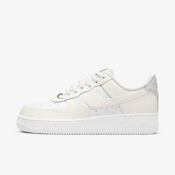 Women\'s Nike Air Force 1 07 Sneakers White / Platinum | NK768YAL