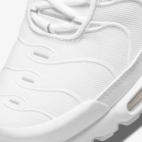 Women's Nike Air Max Plus Sneakers White / Platinum / White | NK937GNA